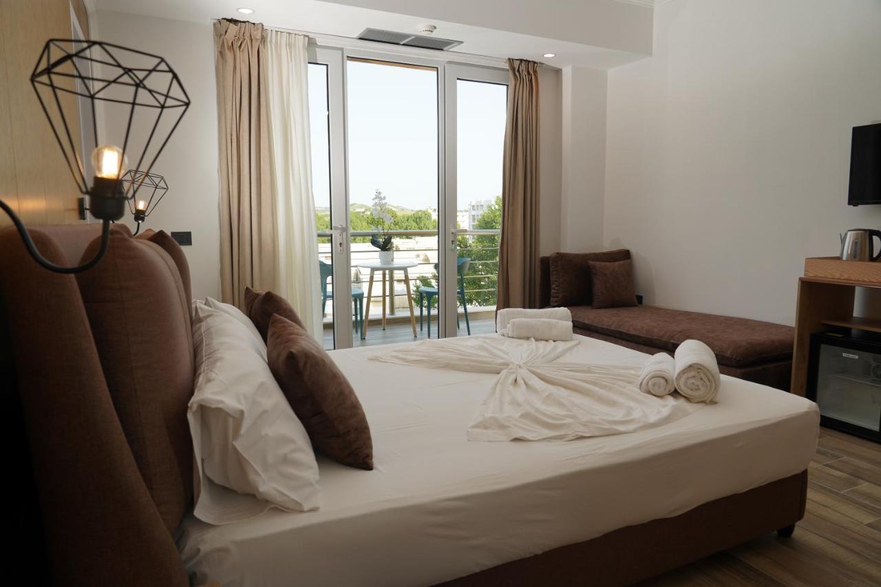 Hotel Monaco & Garden Golem  Dış mekan fotoğraf